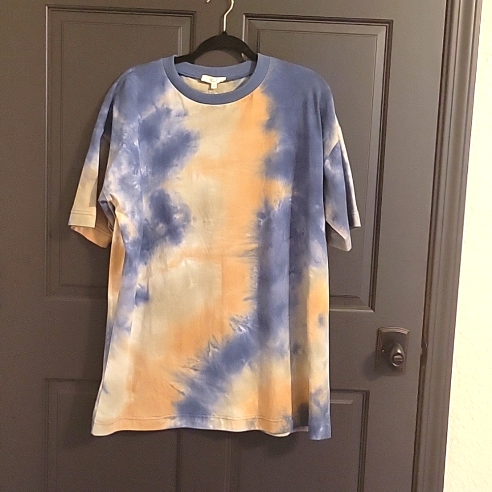 Easel Sky Shaker Top